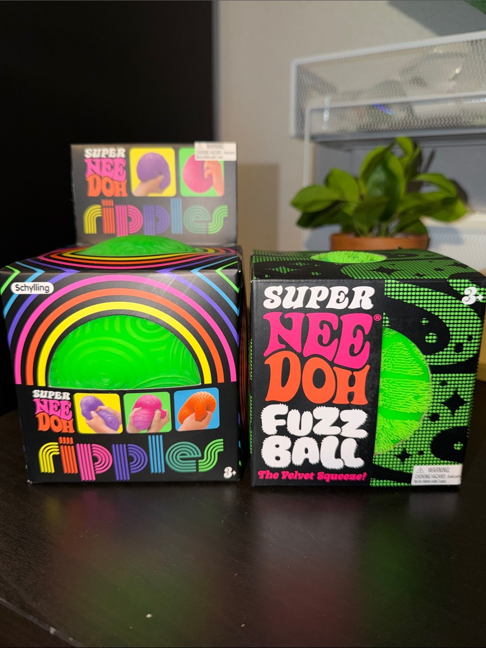 TWO 2 Super NeeDoh Fuzz Ball & Ripples Bright Green Authentic